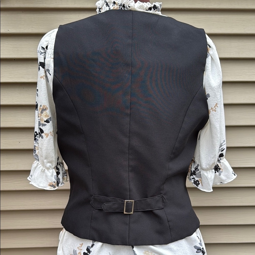 Chic Black Vest - Fits Sizes S-M - Picture 6 of 8